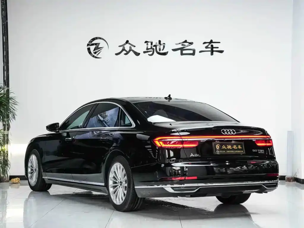 Audi A8 2021 — фото 12