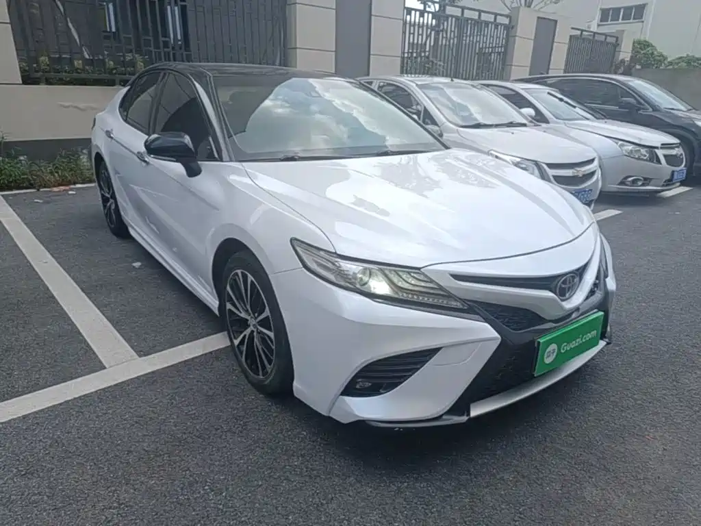 Toyota Camry 2018 — фото 4