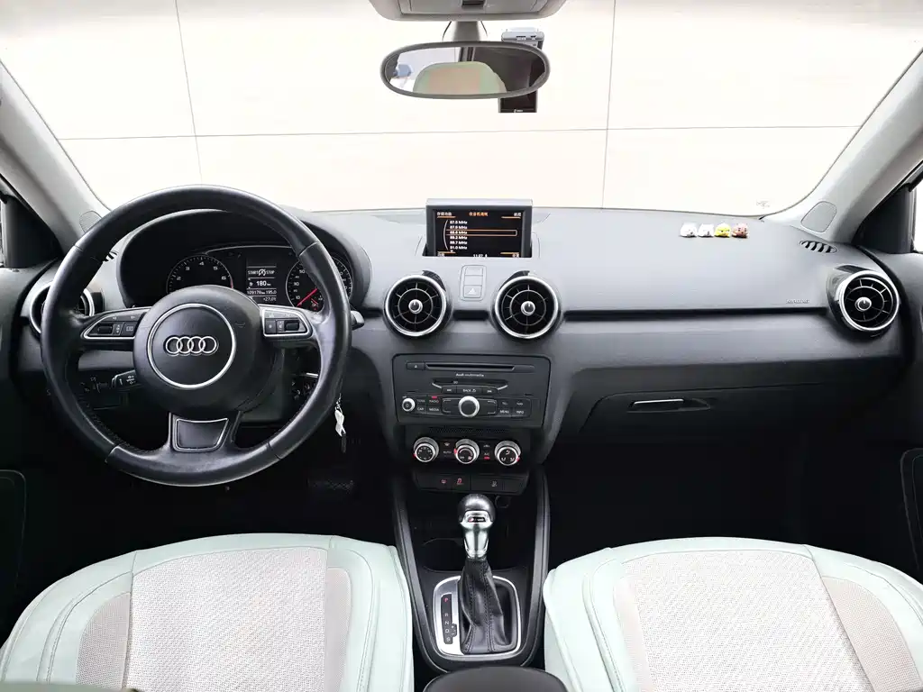 Audi A1 2014 — фото 12