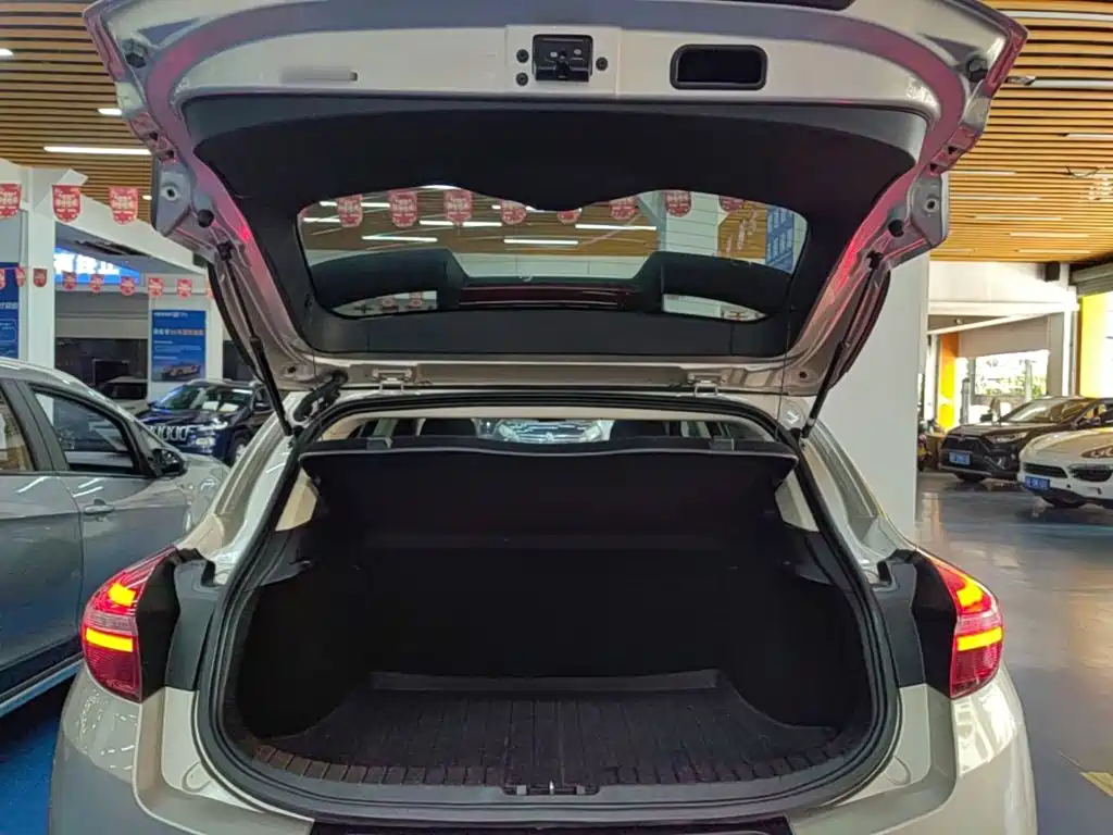 Geely Emgrand GS 2018 — фото 19