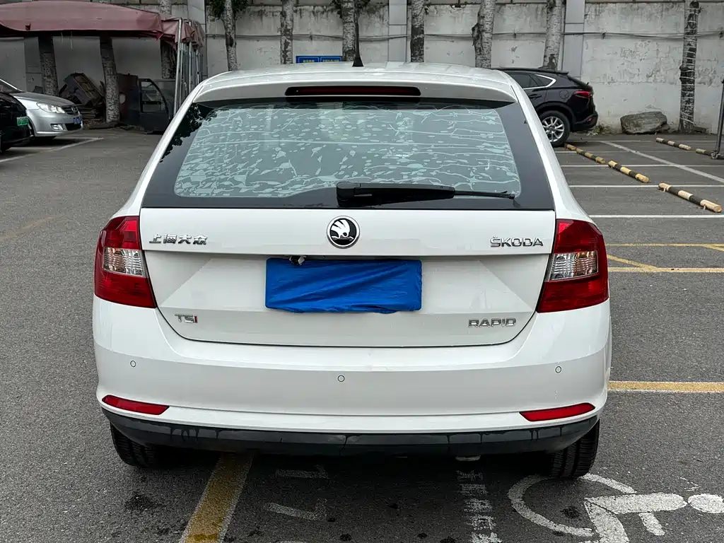 Skoda Rapid Spaceback 2015 — фото 4