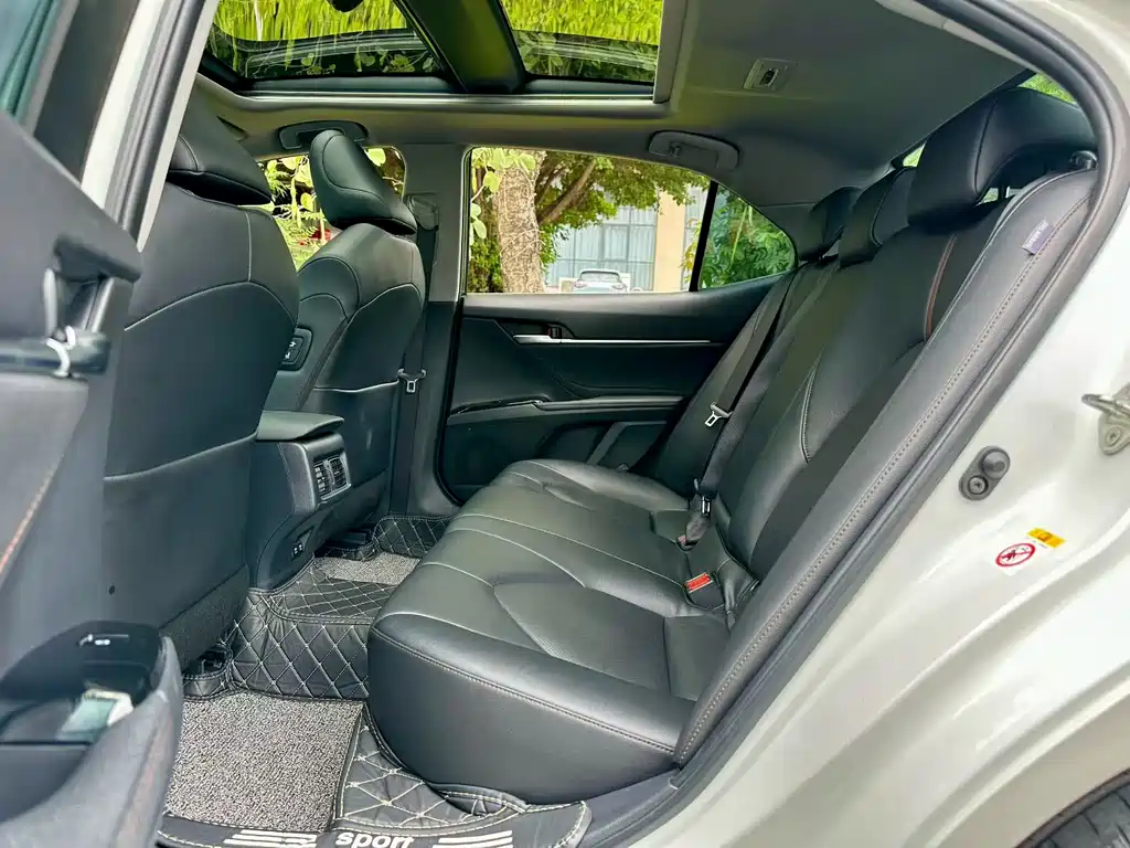 Toyota Camry 2019 — фото 8