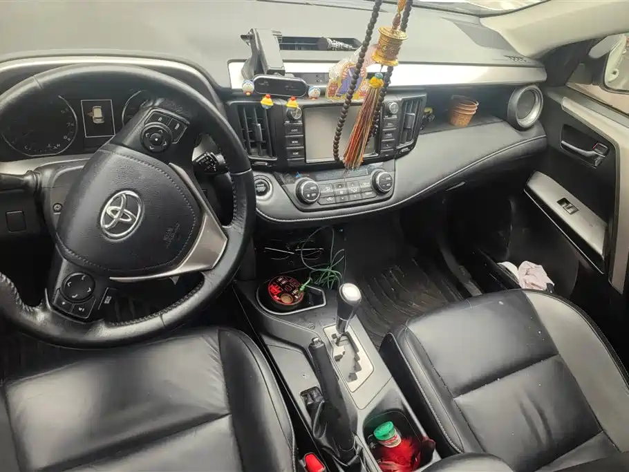 Toyota RAV4 2017 — фото 16