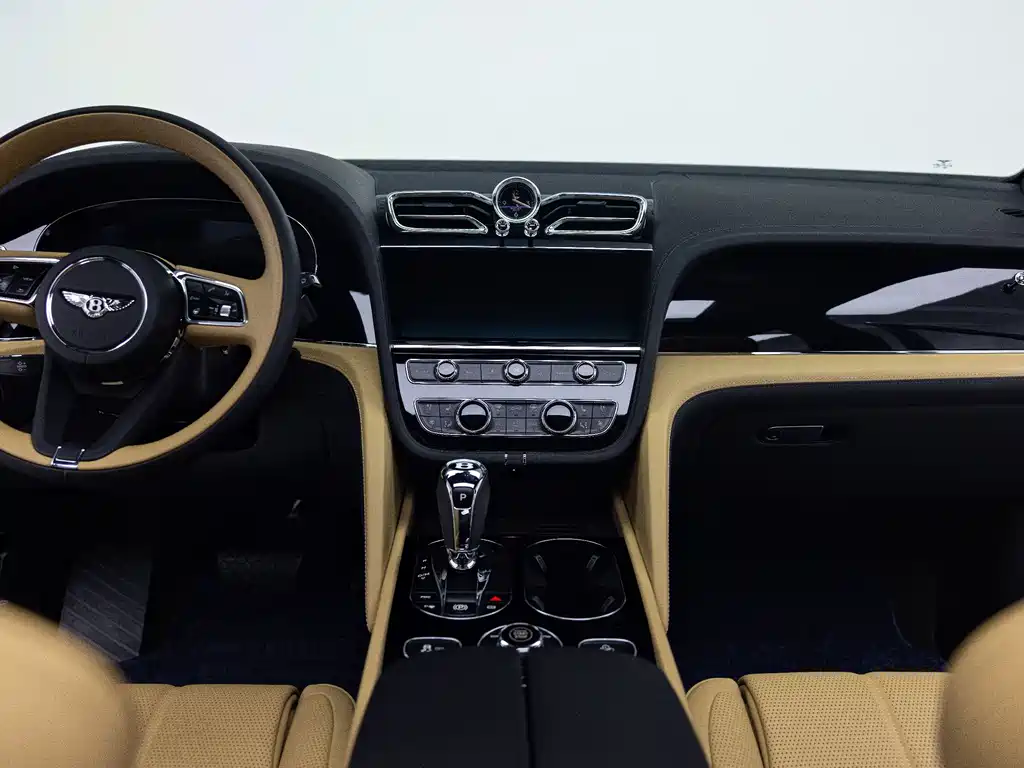 Bentley Bentayga 2023 — фото 15