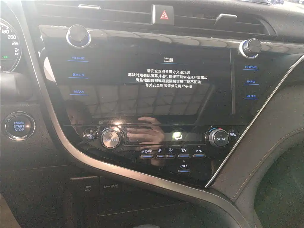 Toyota Camry 2021 — фото 13