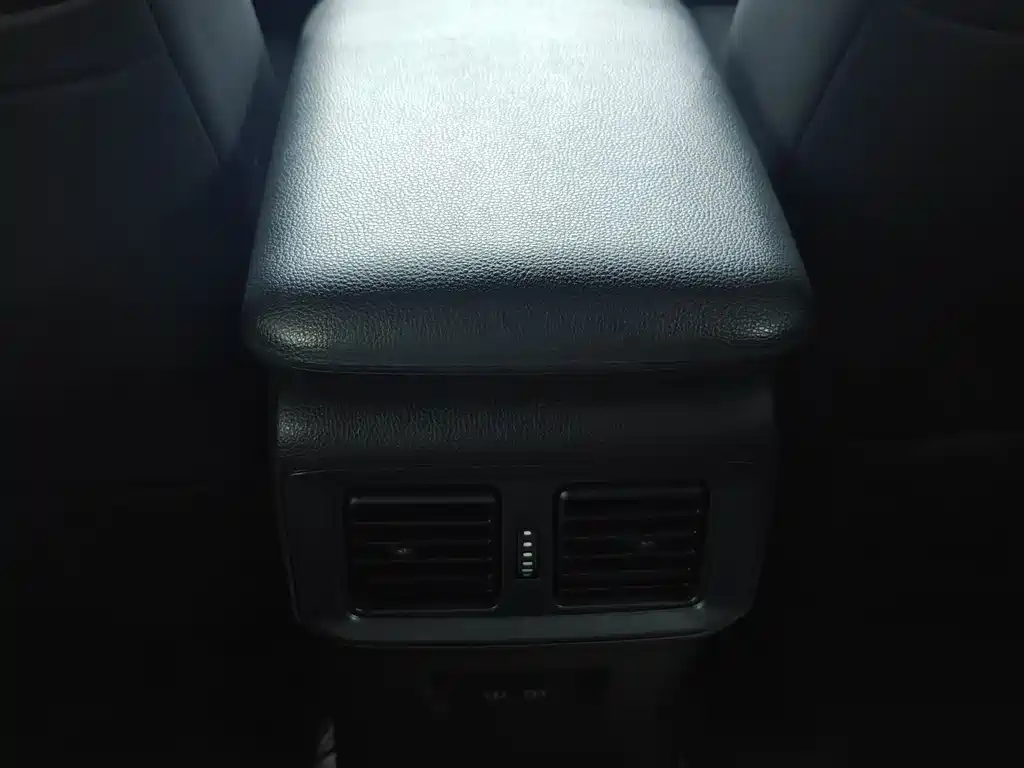 Toyota RAV4 2023 — фото 15