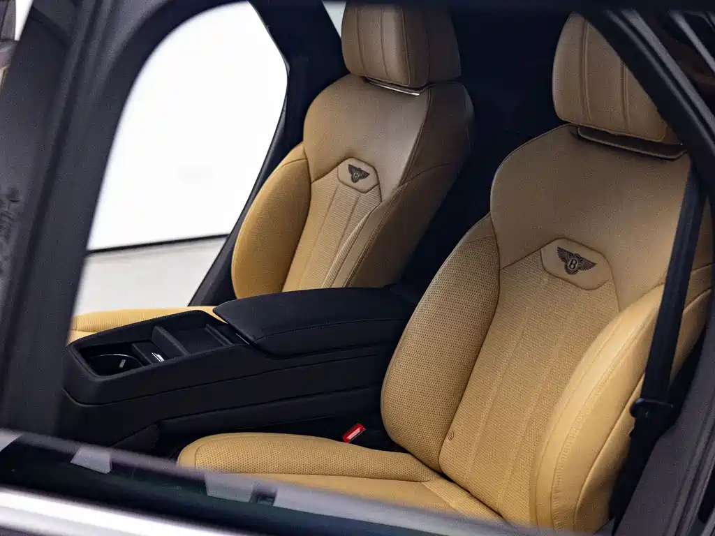Bentley Bentayga 2023 — фото 13