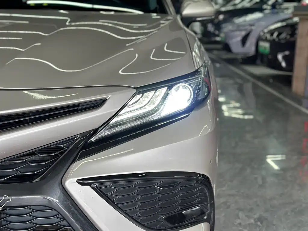 Toyota Camry 2023 — фото 5
