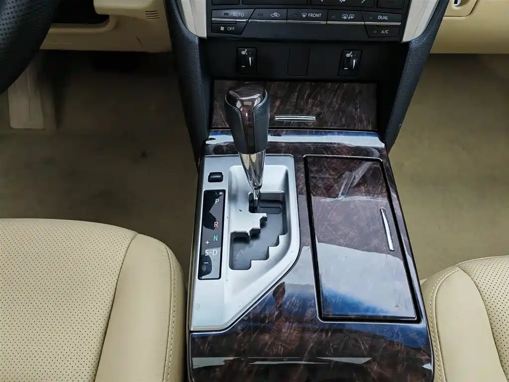 Toyota Camry 2015 — фото 13