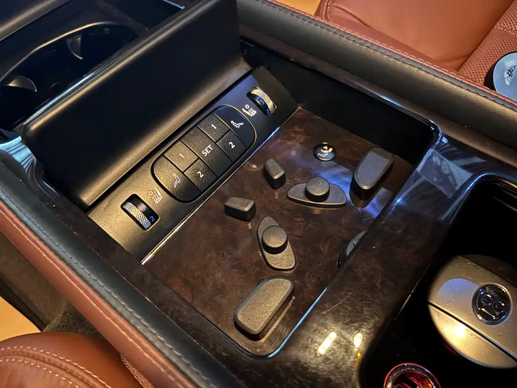 Bentley Flying Spur 2010 — фото 11