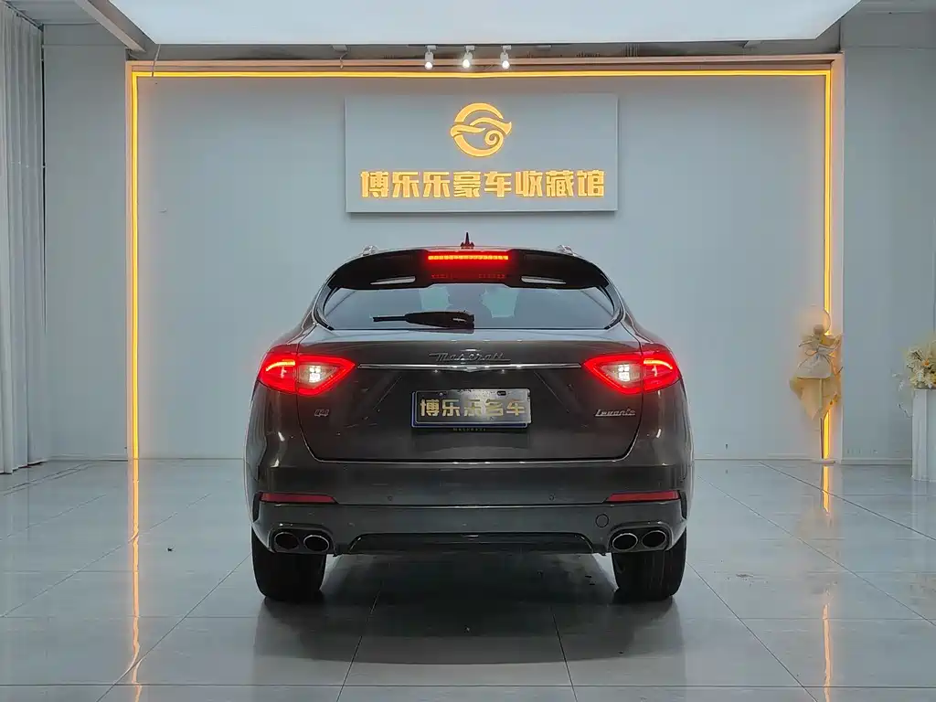 Maserati Levante 2018 — фото 19