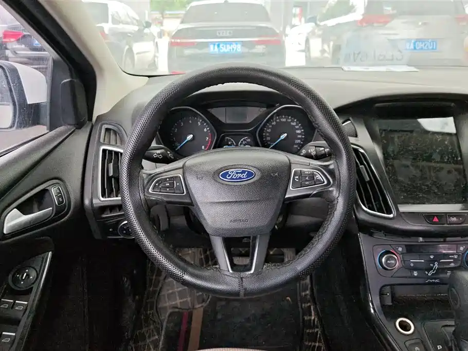 Ford Focus 2016 — фото 15