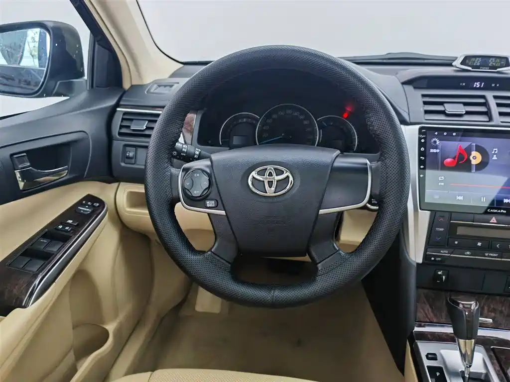 Toyota Camry 2015 — фото 11