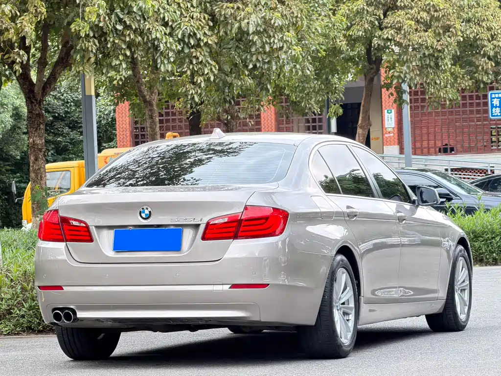 BMW 5 Series 2013 — фото 9