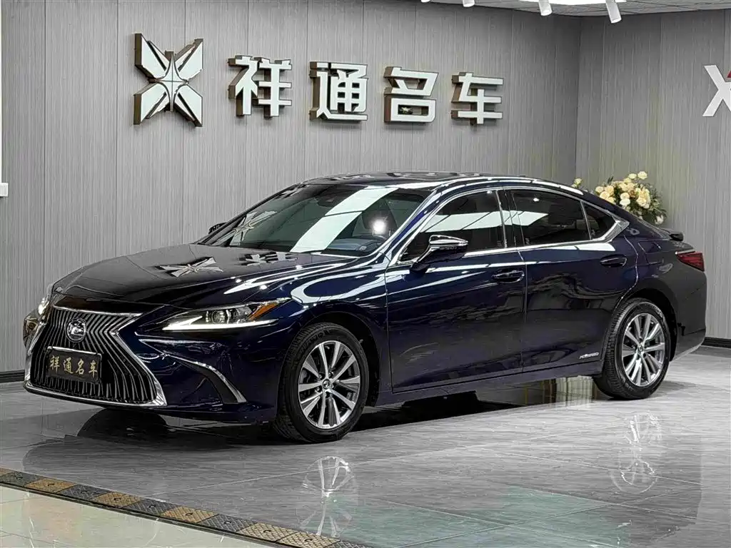 Lexus ES 2021 — фото 1
