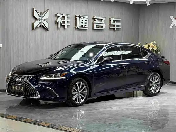 Lexus ES 2021