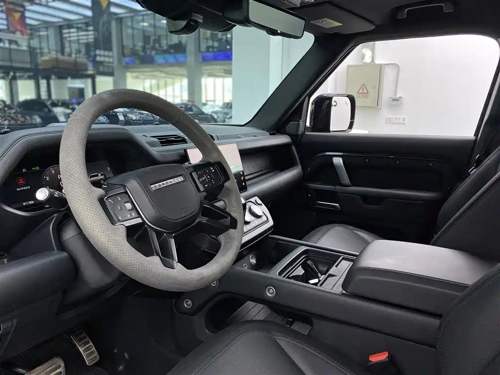 Land Rover Defender 2023 — фото 5