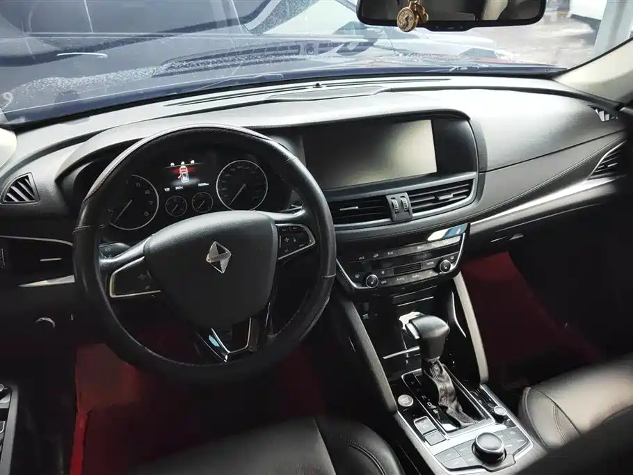Borgward BX7 2017 — фото 12