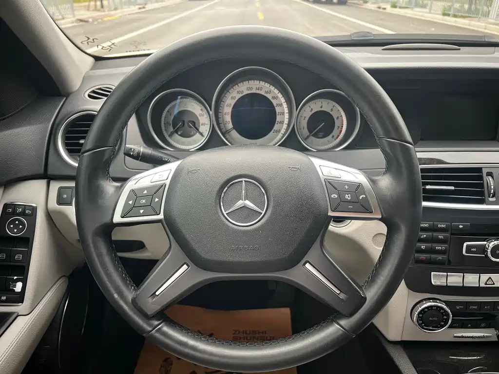 Mercedes-Benz C-Class 2011 — фото 12