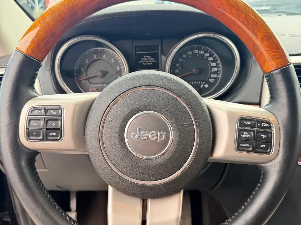 Jeep Grand Cherokee 2012 — фото 24