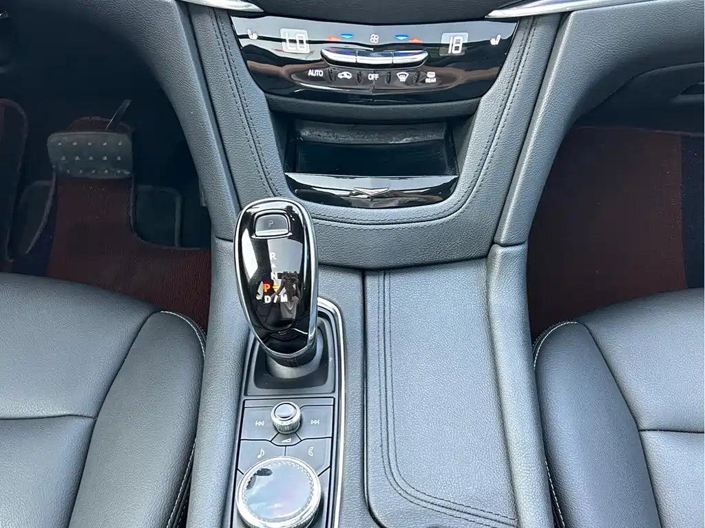 Cadillac XT6 2020 — фото 14