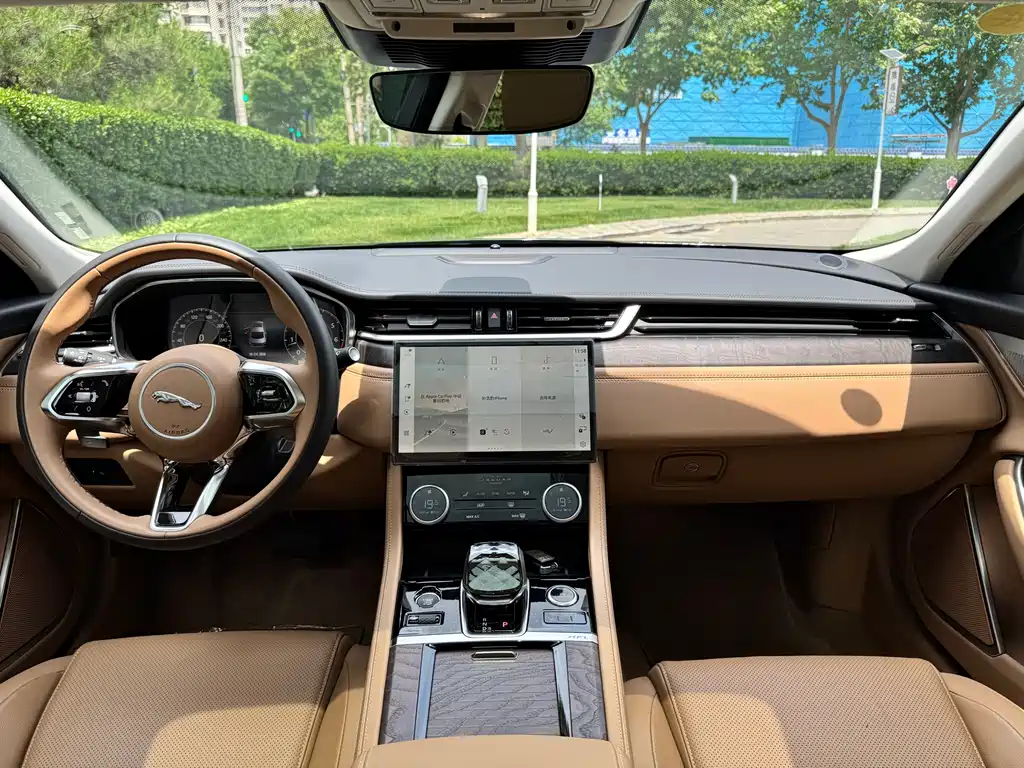 Jaguar XFL 2025 — фото 12