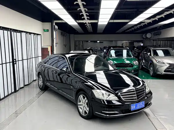 Mercedes-Benz S-Class 2011