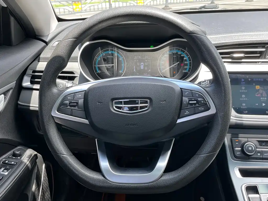 Geely Emgrand 2022 — фото 12