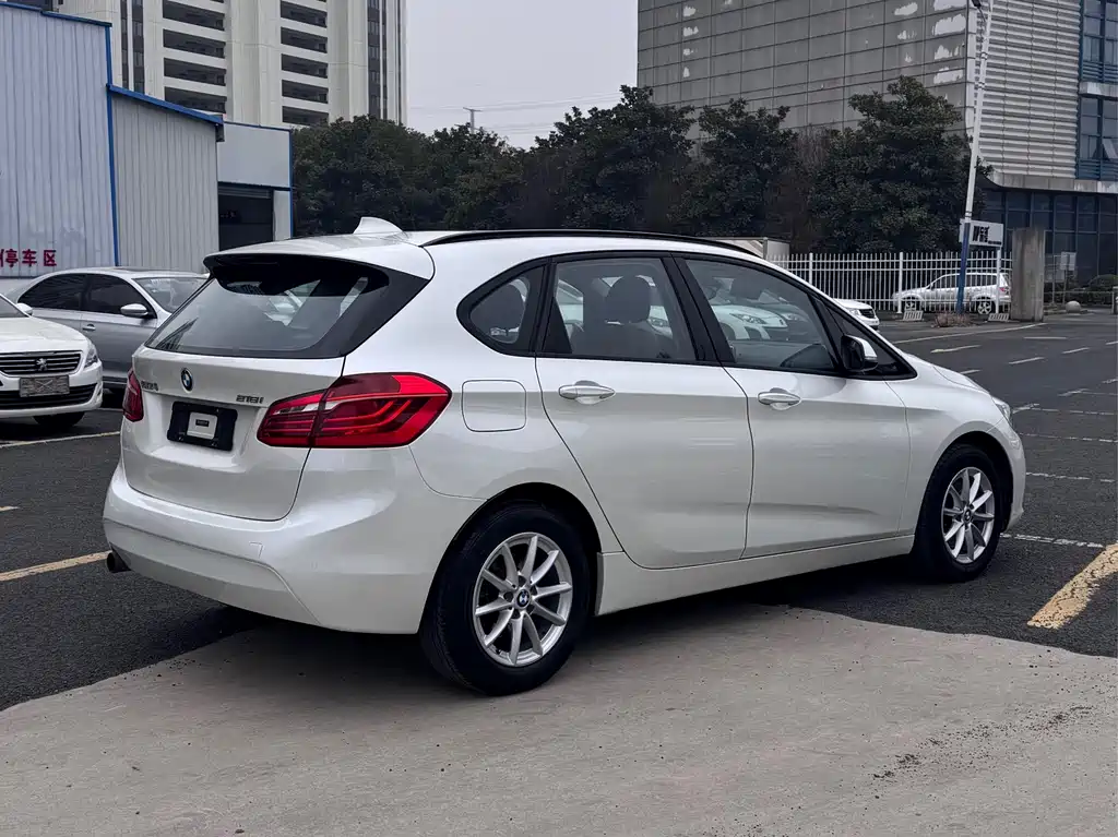 BMW 2 Series Active Tourer 2017 — фото 4