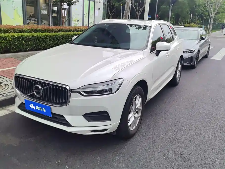 Volvo XC60 2019 — фото 1