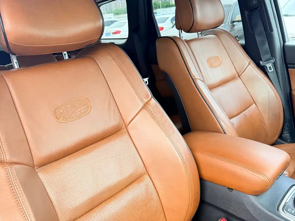 Jeep Grand Cherokee 2012 — фото 20