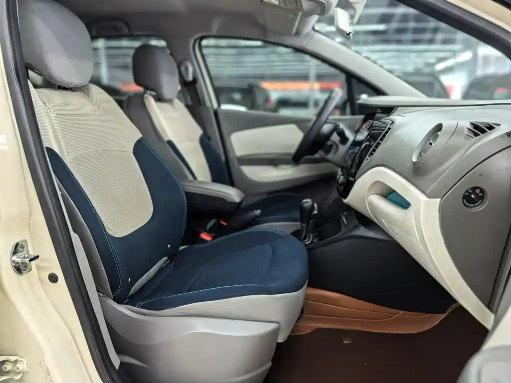 Renault Captur 2015 — фото 19
