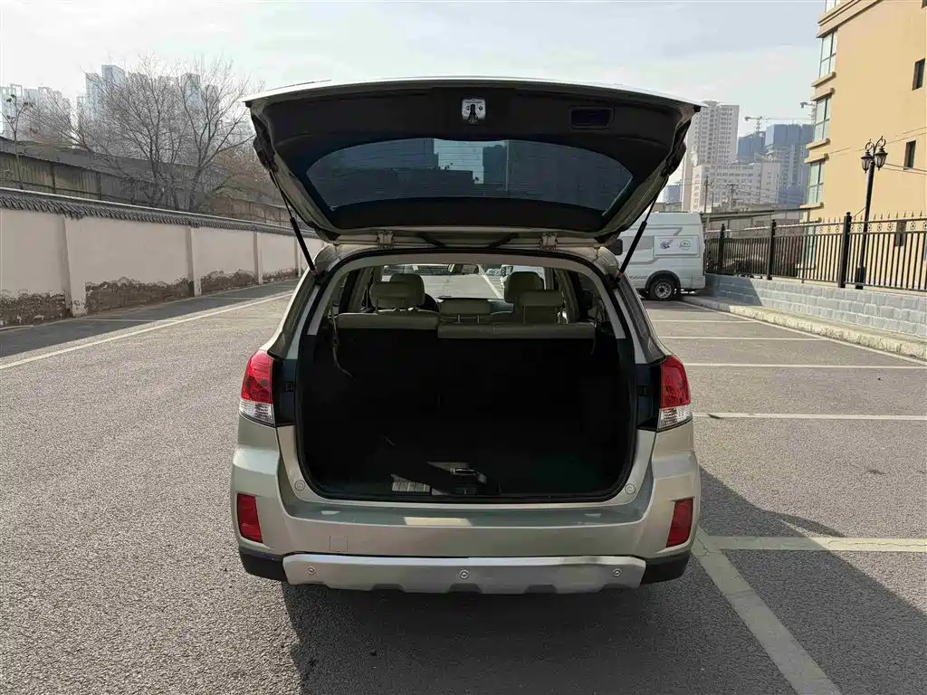 Subaru Outback 2011 — фото 12
