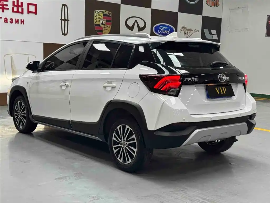 Toyota Yaris L 2022 — фото 4