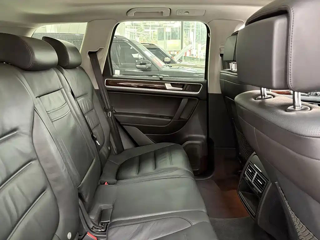 Volkswagen Touareg 2015 — фото 29