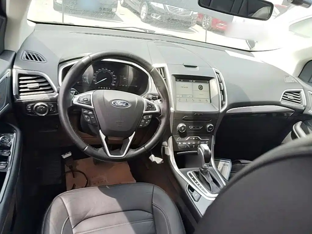 Ford Edge 2018 — фото 10