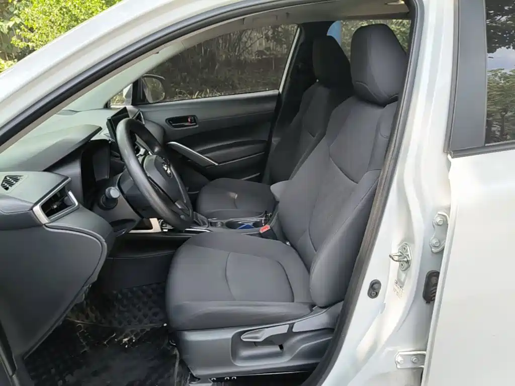 Toyota Corolla Cross 2023 — фото 15