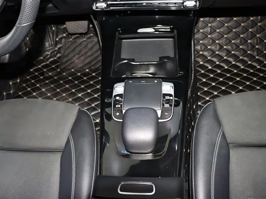Mercedes-Benz A-Class 2019 — фото 15