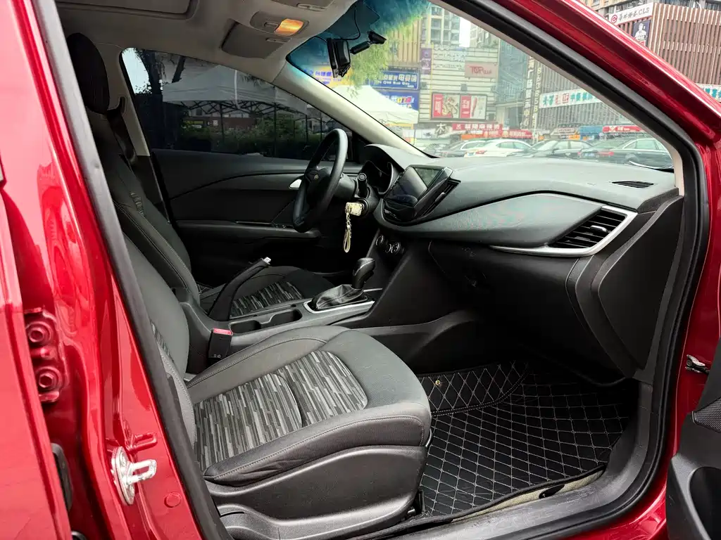 Chevrolet Cavalier 2018 — фото 10
