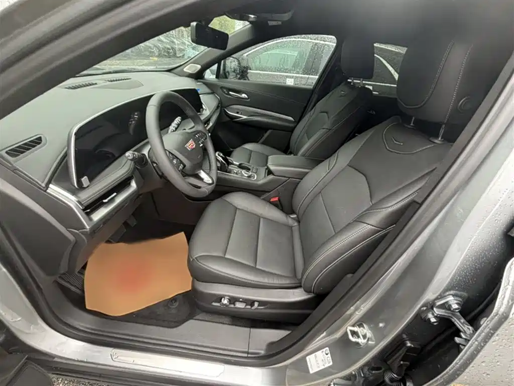Cadillac XT4 2023 — фото 10