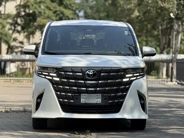 Toyota Alphard 2025