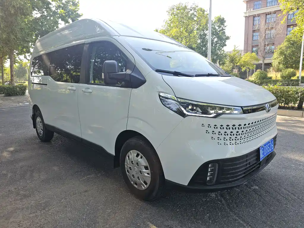 Maxus V70 2023