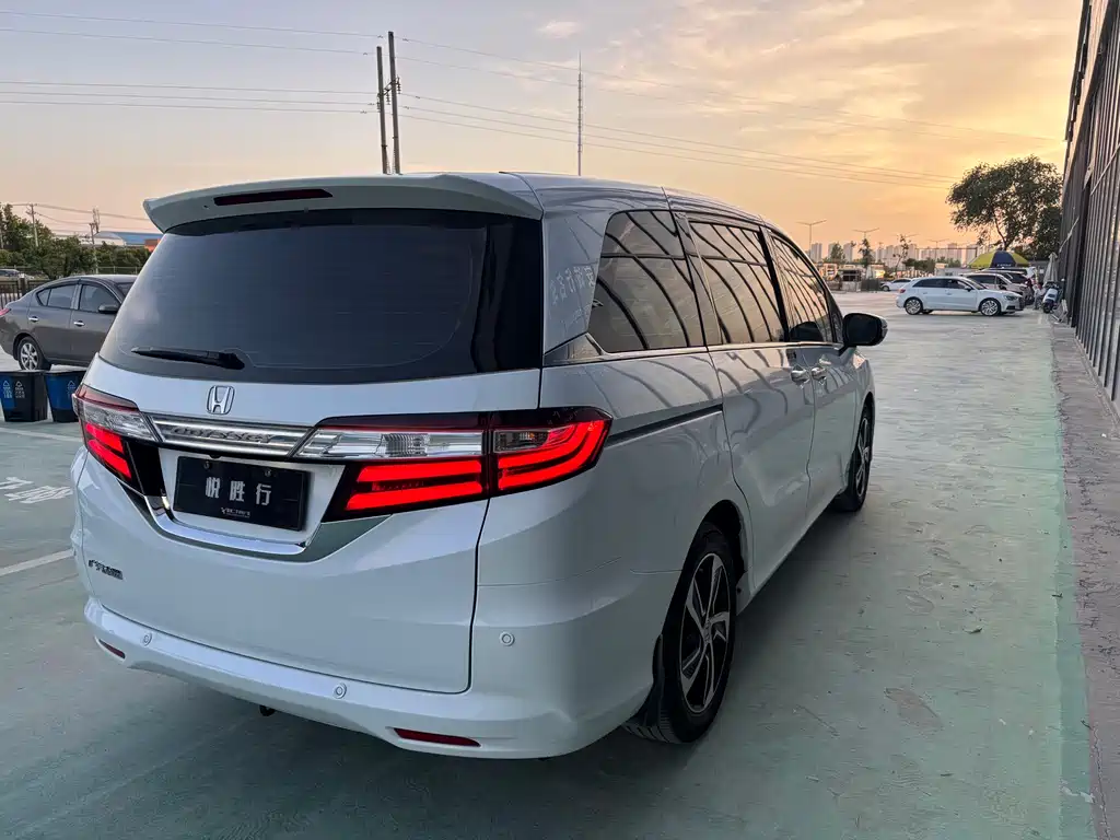 Honda Odyssey 2016 — фото 12