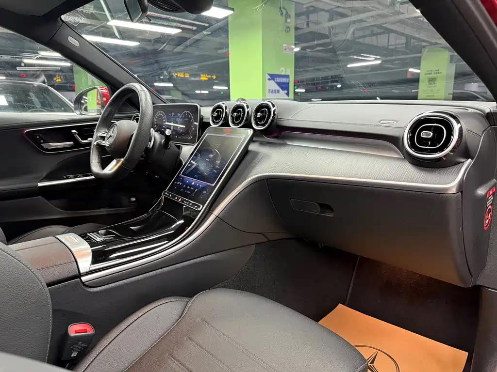 Mercedes-Benz C-Class 2024 — фото 10