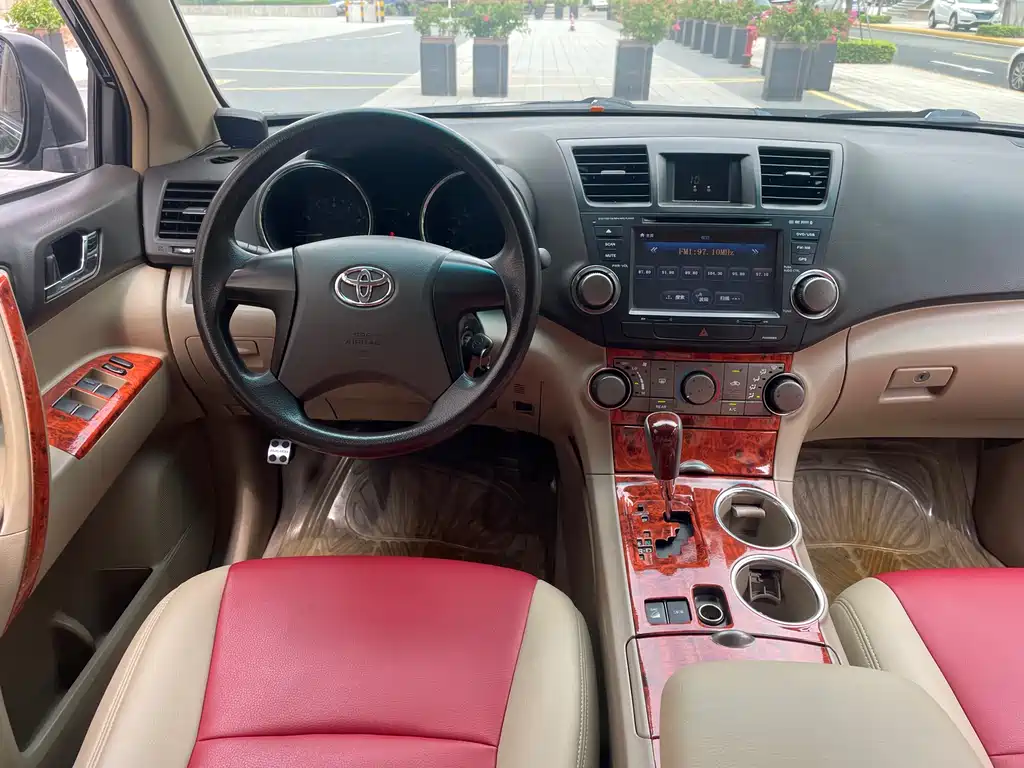 Toyota Highlander 2010 — фото 11