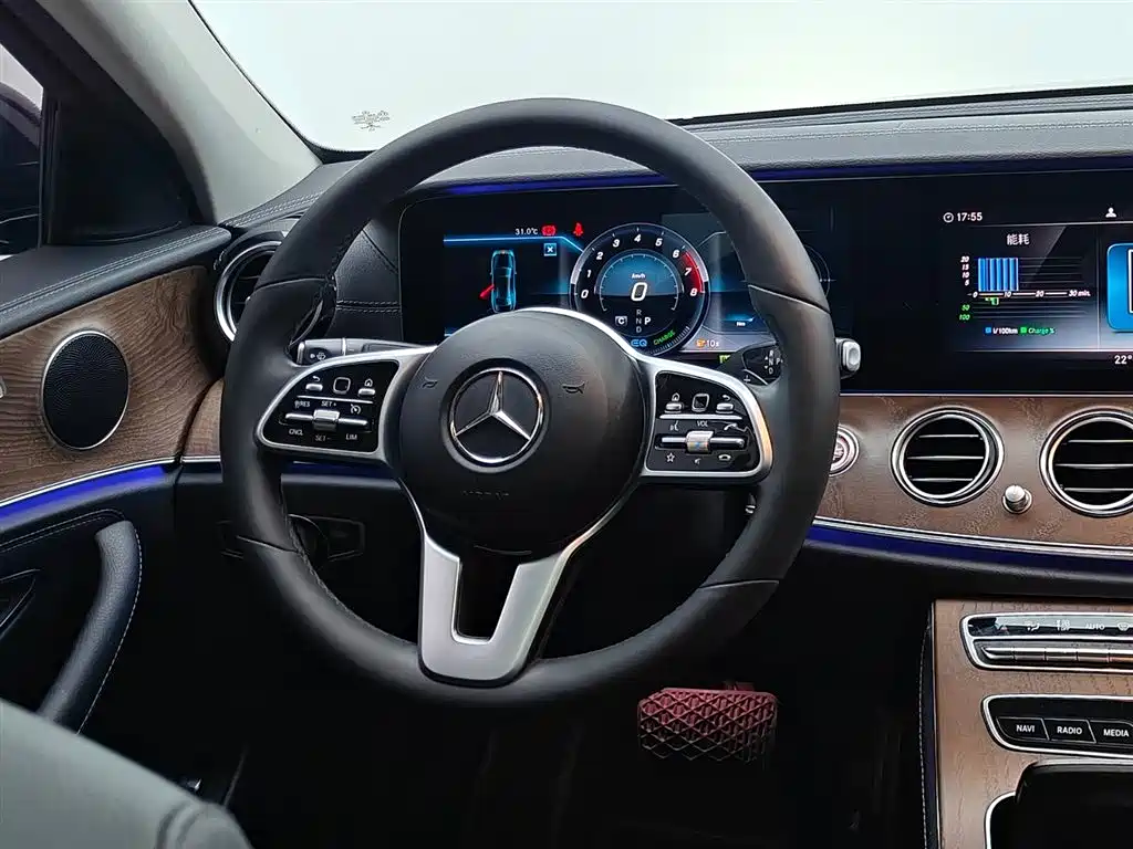 Mercedes-Benz E-Class 2019 — фото 19