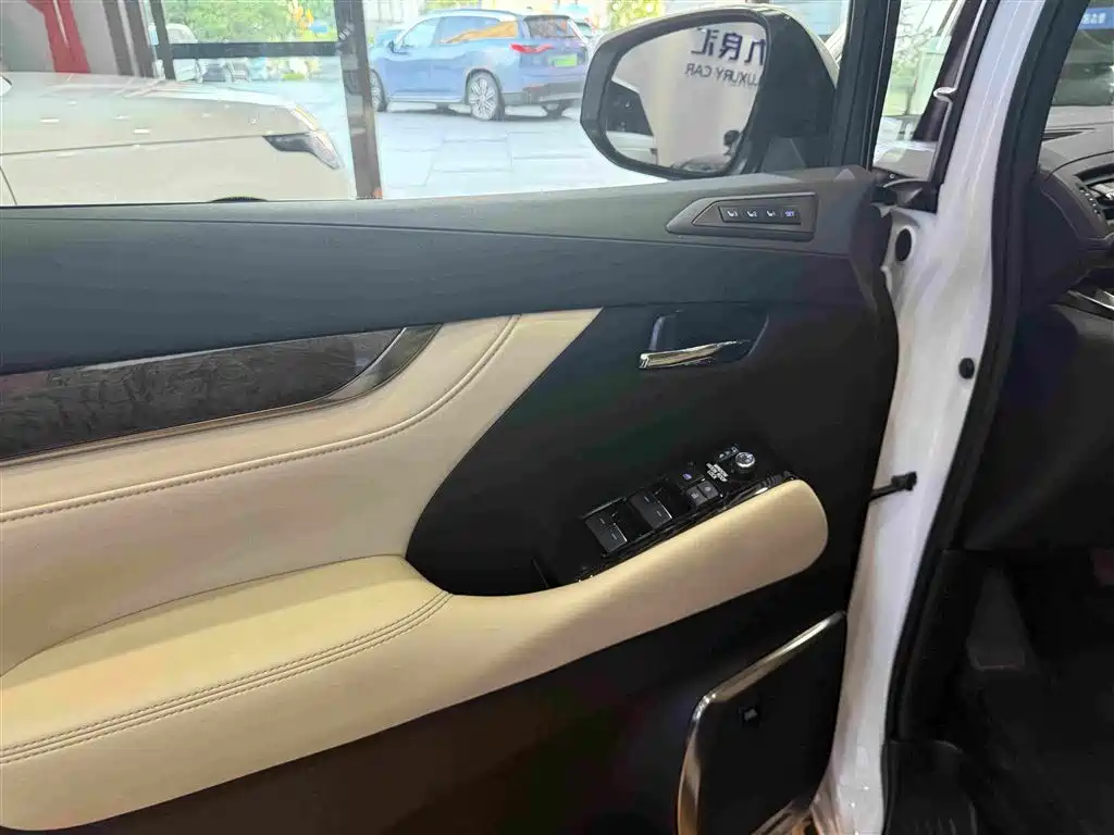 Toyota Vellfire 2023