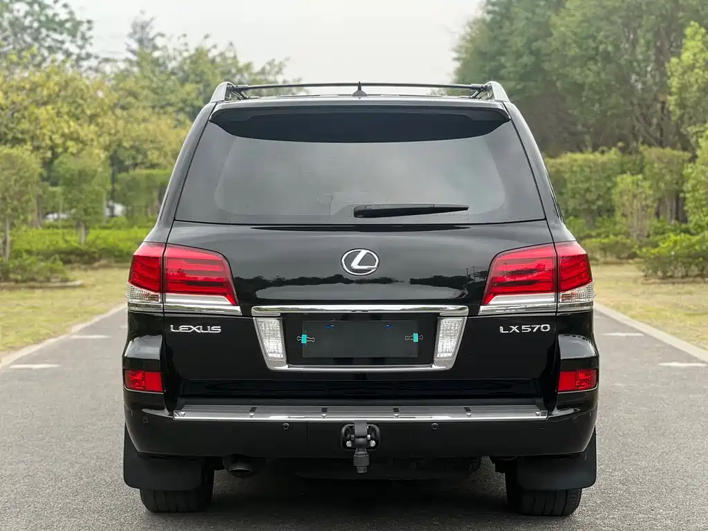 Lexus LX 2013