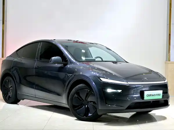 Tesla Model Y 2025