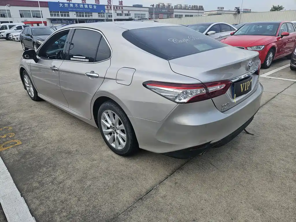 Toyota Camry 2018 — фото 13